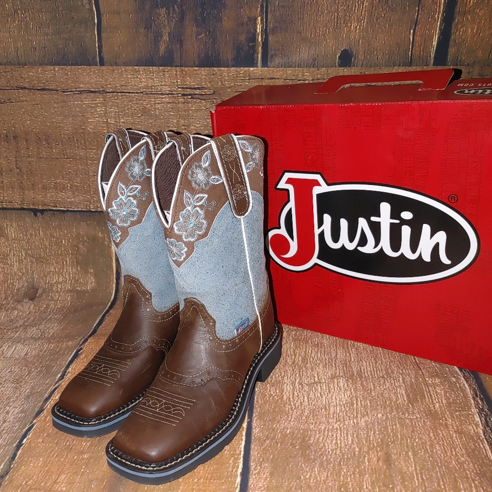 Justin women's cowgirl boots